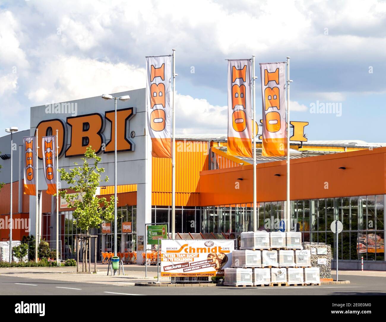 Obi parking hi-res stock photography and images - Alamy