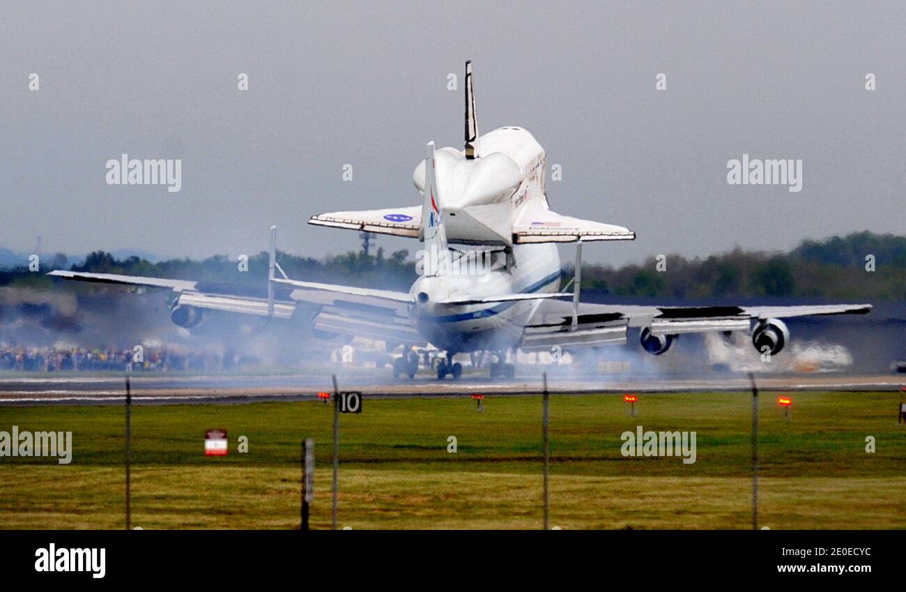 Space shuttle Discovery lands at Dulles International airport on April