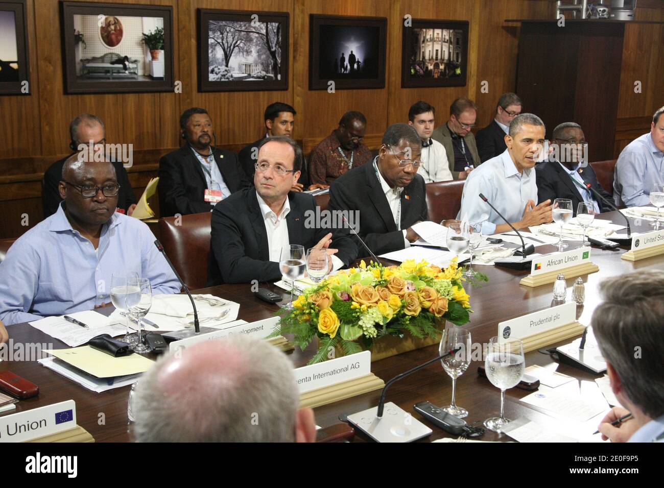 US President Barack Obama (C) hosts other G8 leaders and African leaders for a working lunch French president Francois Hollande is seen at left during the G8 summit at Camp David presidential retreat near Thurmont in Maryland, MD, USA, on May 19, 2012. Obama and other members of the Group of Eight nations met with African leaders to discus issues surrounding food security. Photo by Ludovic/Pool/ABACAPRESS.COM Stock Photo
