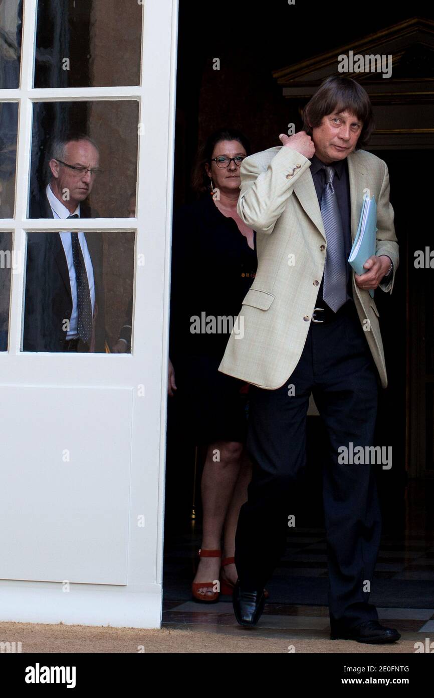 CGT labour union leader Bernard Thibault flanked by Eric Aubin arrives for a meeting with French Prime Minister, Jean-Marc Ayrault, at the Hotel Matignon, in Paris, France on May 29, 2012. Photo by Stephane Lemouton/ABACAPRESS.COM. Stock Photo