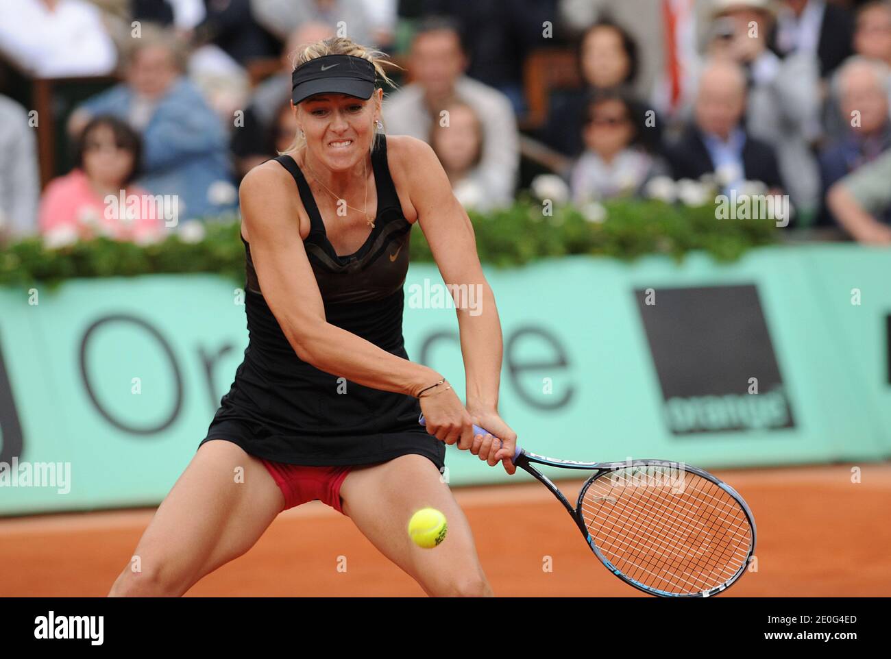 Maria Sharapova wins the women finale of the French Open 2012, played at  the Roland Garros stadium in Paris, France, on June 9, 2012. Photo by  Gorassini-Guibbaud/ABACAPRESS.COM Stock Photo - Alamy