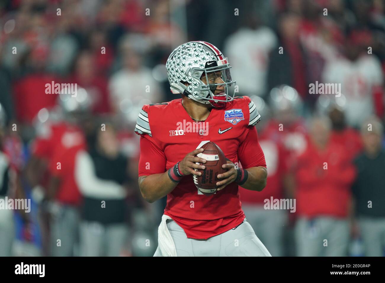 Glendale, AZ, USA. 28th Dec, 2019. Ohio State Buckeyes quarterback (1) Justin Fields finds the open field and runs the ball versus the Clemson Tigers, at the PlayStation Fiesta Bowl, at State Farm stadium, in Glendale, AZ., On December 28, 2019. (Absolute Complete Photographer & Company Credit: Jose Marin/SonyPro/MarinMedia.org/CSM ) (HOLLYWOOD LIFE OUT, SHUTTERSTOCK OUT, LAS VEGAS RAIDERS OUT). Credit: csm/Alamy Live News Stock Photo