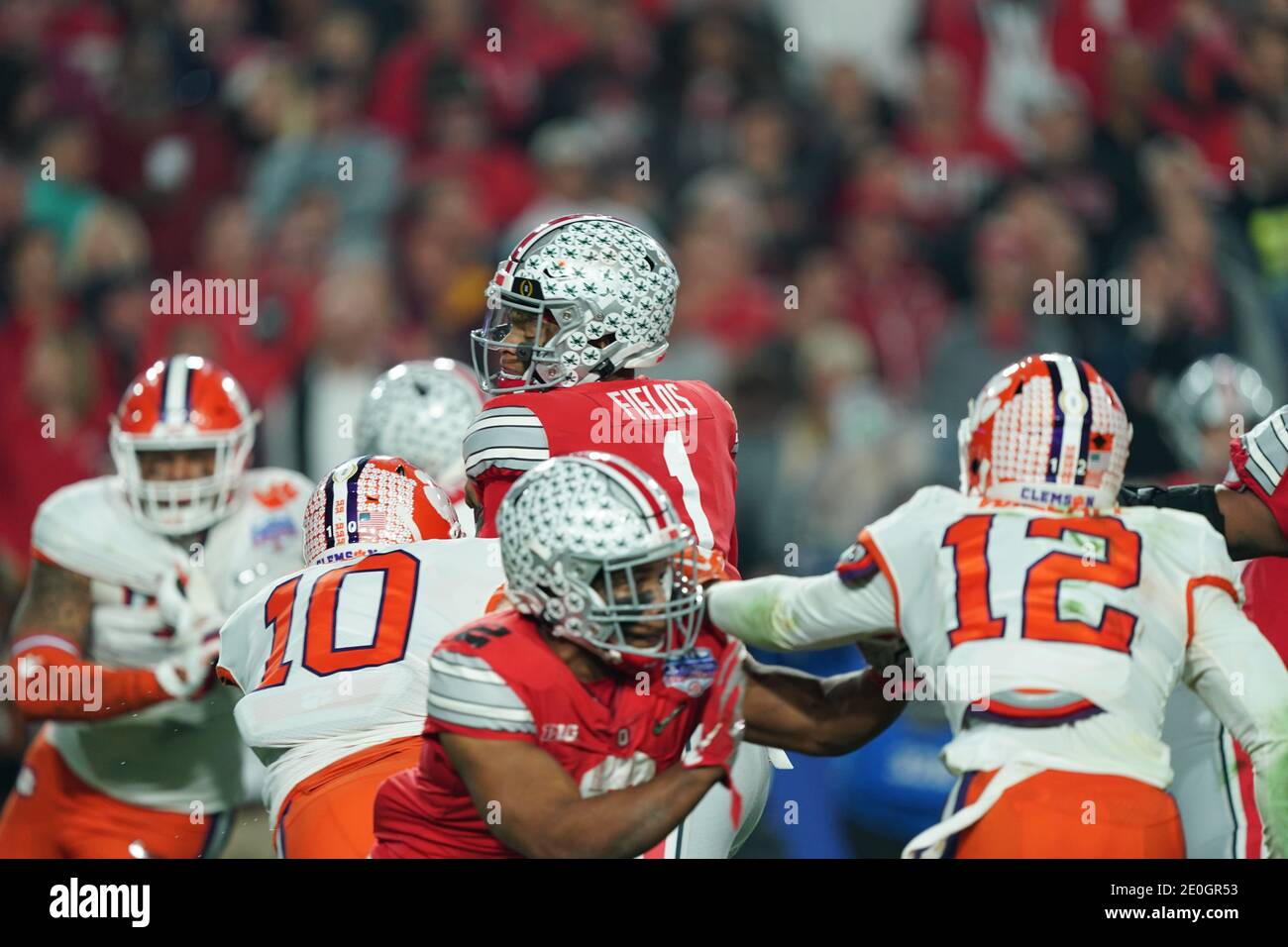 Glendale, AZ, USA. 28th Dec, 2019. Ohio State Buckeyes quarterback (1) Justin Fields finds the open field and runs the ball versus the Clemson Tigers, at the PlayStation Fiesta Bowl, at State Farm stadium, in Glendale, AZ., On December 28, 2019. (Absolute Complete Photographer & Company Credit: Jose Marin/SonyPro/MarinMedia.org/CSM ) (HOLLYWOOD LIFE OUT, SHUTTERSTOCK OUT, LAS VEGAS RAIDERS OUT). Credit: csm/Alamy Live News Stock Photo