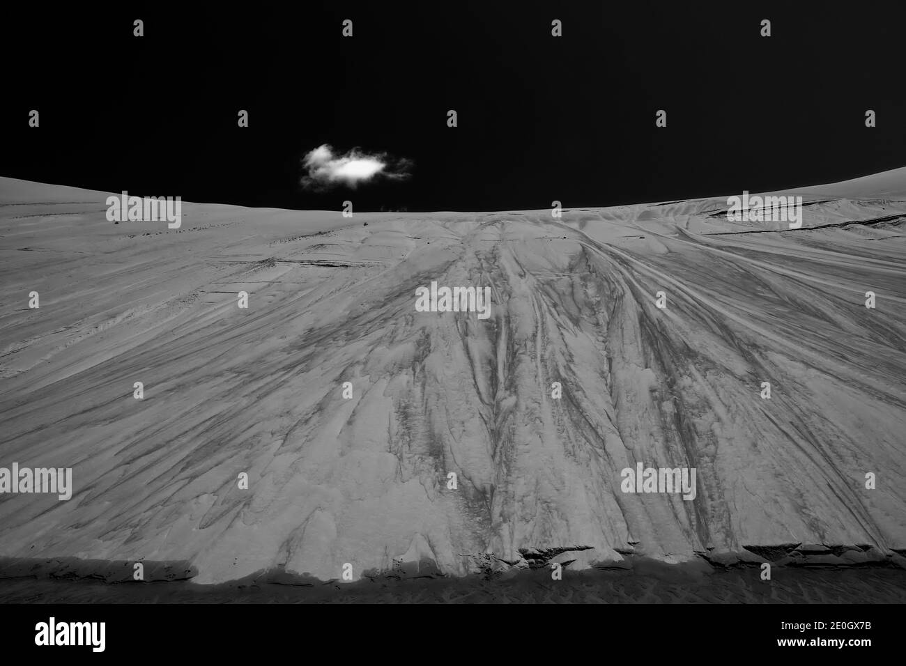 Lake mountains sand dunes Black and White Stock Photos & Images - Alamy