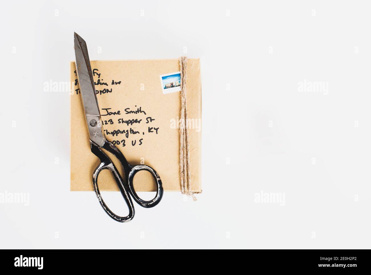 Packing parcel hi-res stock photography and images - Alamy