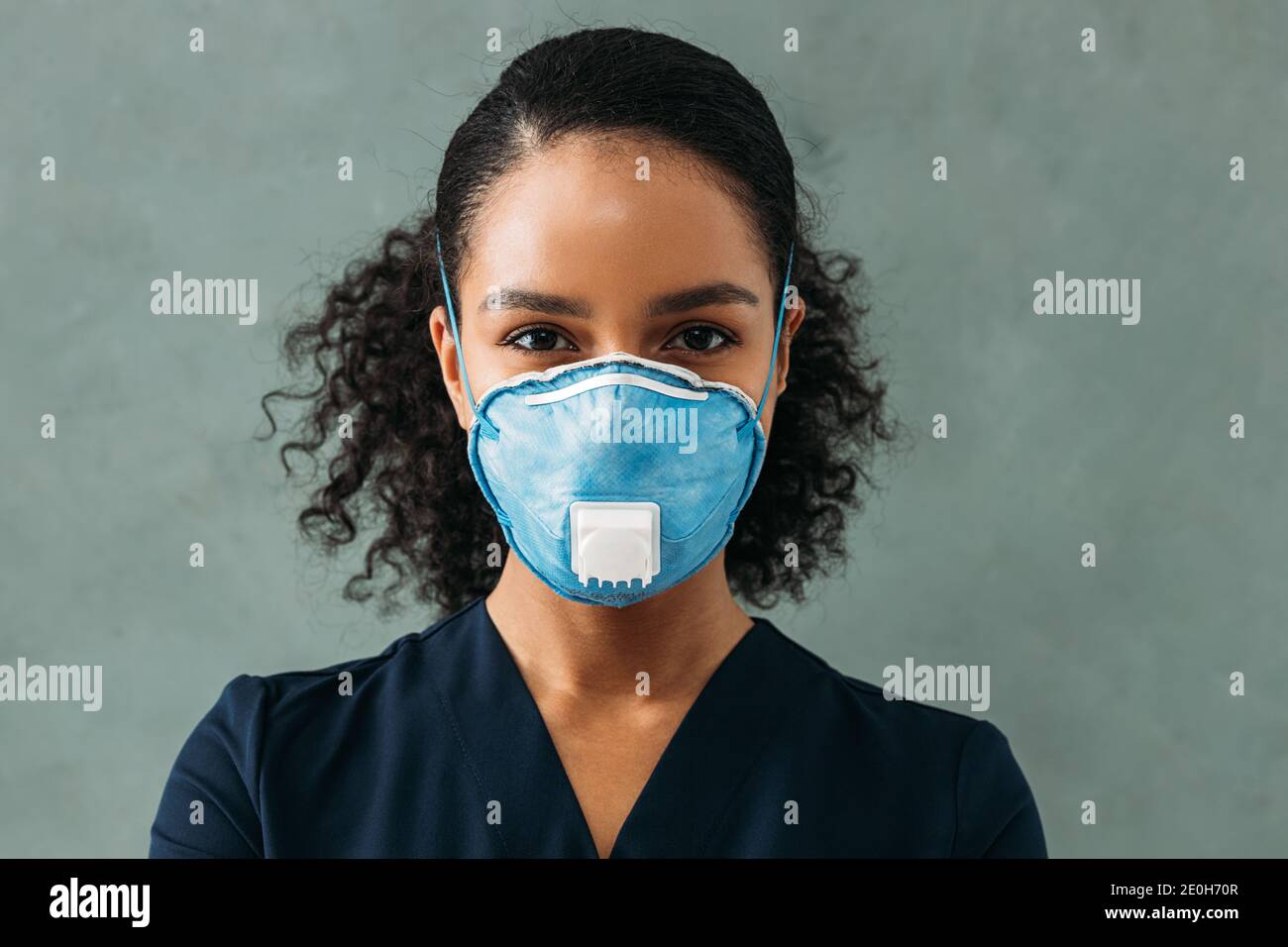 Nurse wearing respirator mask hi-res stock photography and images - Alamy
