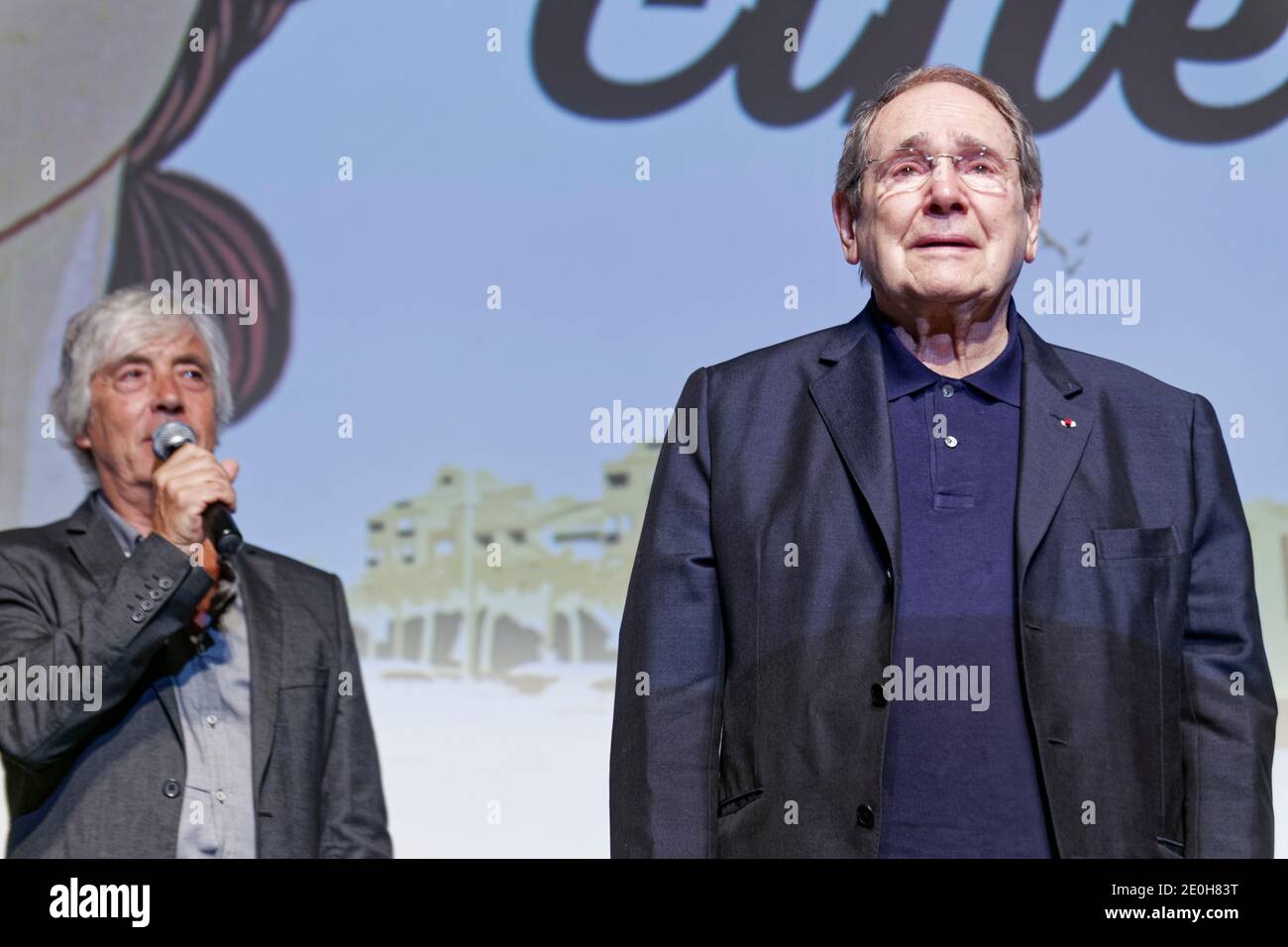 Cap of Agde, France. 25th June, 2016. Patrick Jorge (L) presents Robert Hossein, invited at 'Les Hérault du Cinéma et de la Télévision' Festival Stock Photo