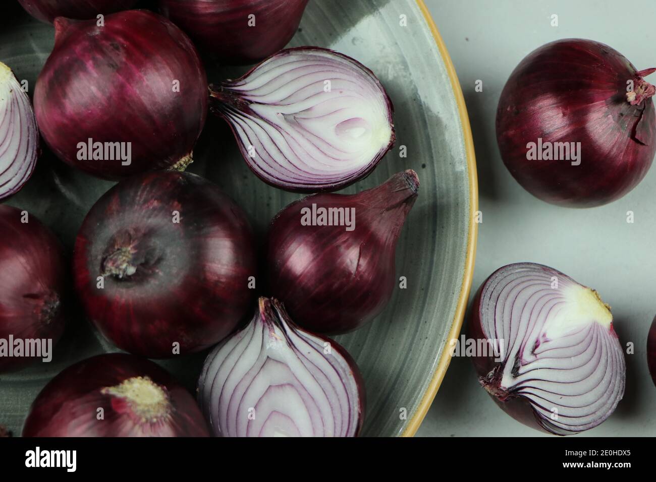 Purple red skin onions hi-res stock photography and images - Alamy
