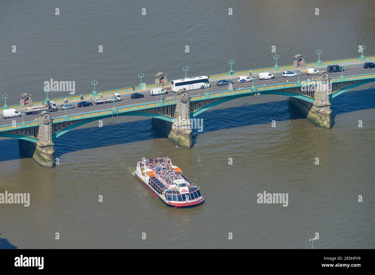 Southwark Bridge, Ausflugsschiff, Themse, London, England, Grossbritannien Stock Photo