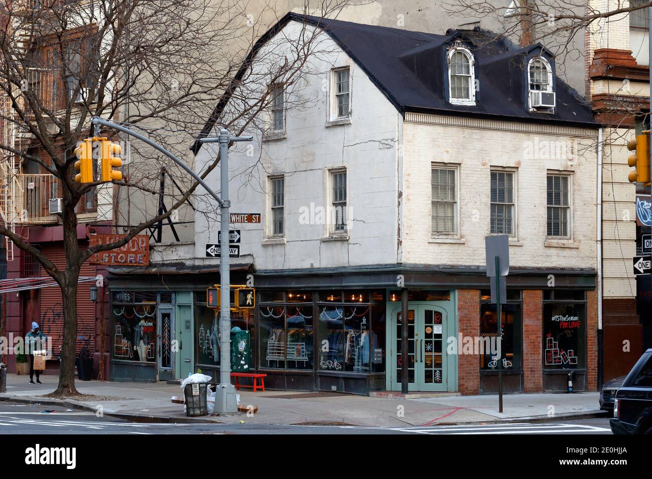 Gideon Tucker House, 2 White St, Todd Synder, 235 W Broadway, New York, NYC storefront photo of a clothing store, and a historic house. Stock Photo