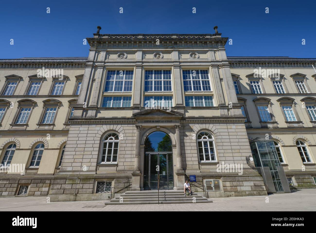 Museum für Kunst und Gewerbe, Steintorplatz, St. Georg, Hamburg Stock Photo