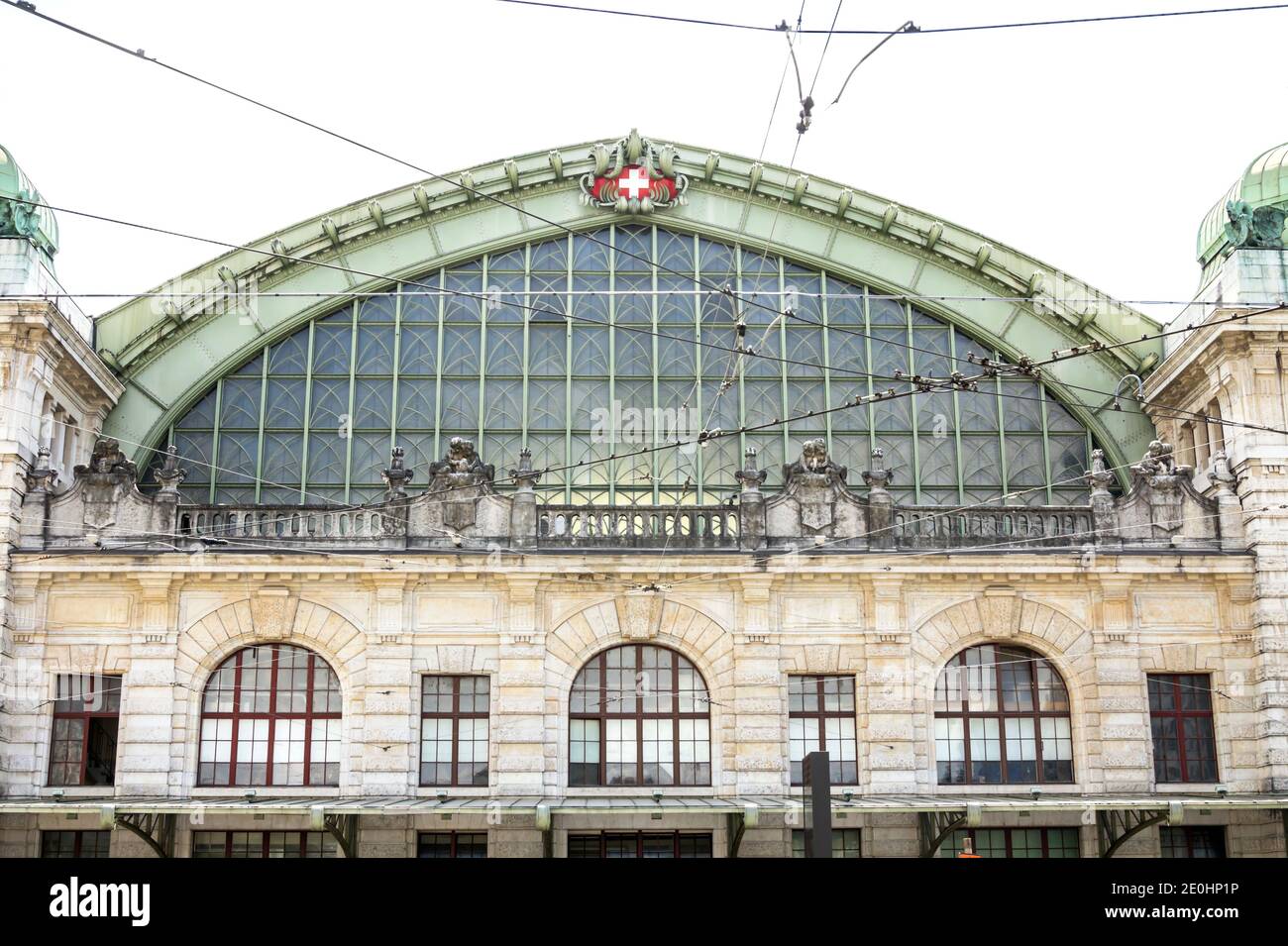 Basel, SWITZERLAND : The Main Railway Station (Bahnhof Basel SBB) And Trams  Transit in From Of the Station Stock Photo - Alamy