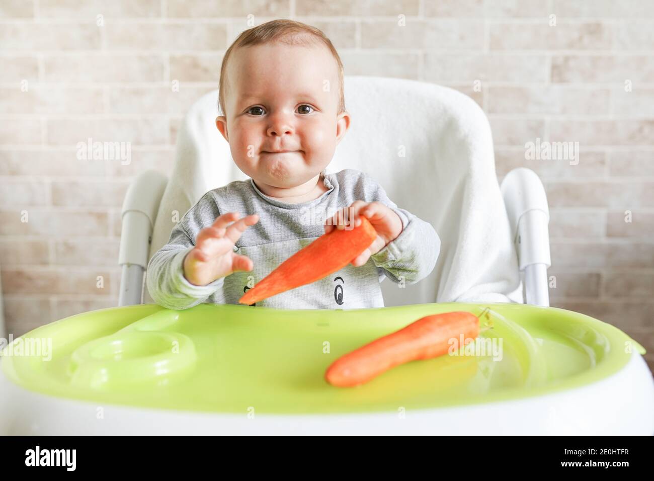 Girl carrot child young eating hires stock photography and images Alamy