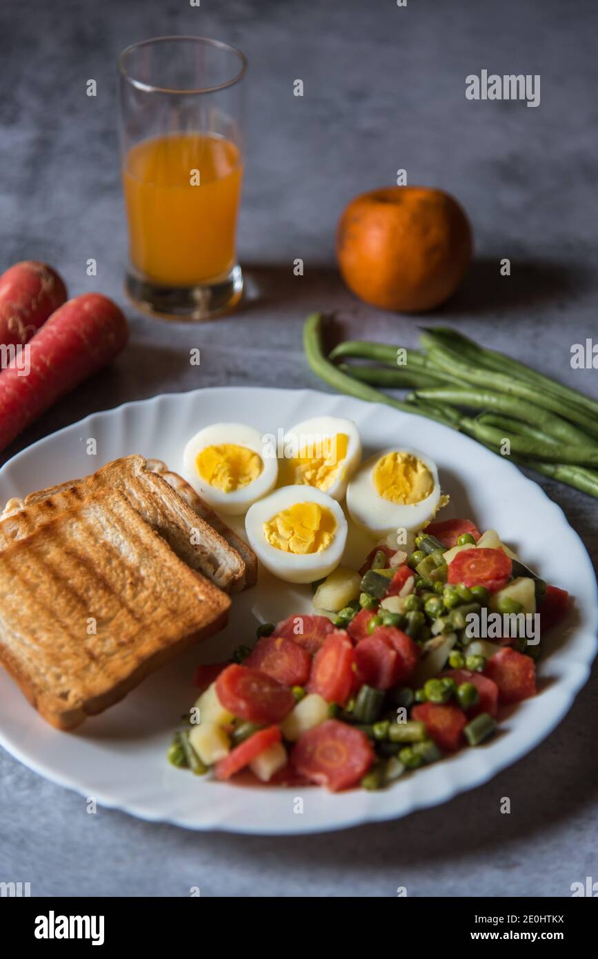 Eggssunnysideup hires stock photography and images Alamy