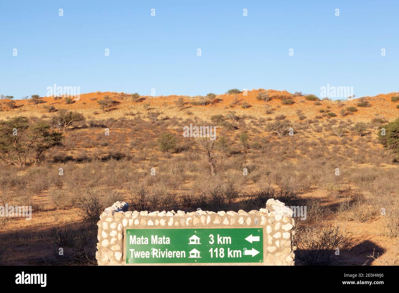 Mata Mata to Twee Rivieren road sign at sunset, Kgalagadi Transfrontier  Park, Kalahari, Northern Cape, South Africa Stock Photo - Alamy