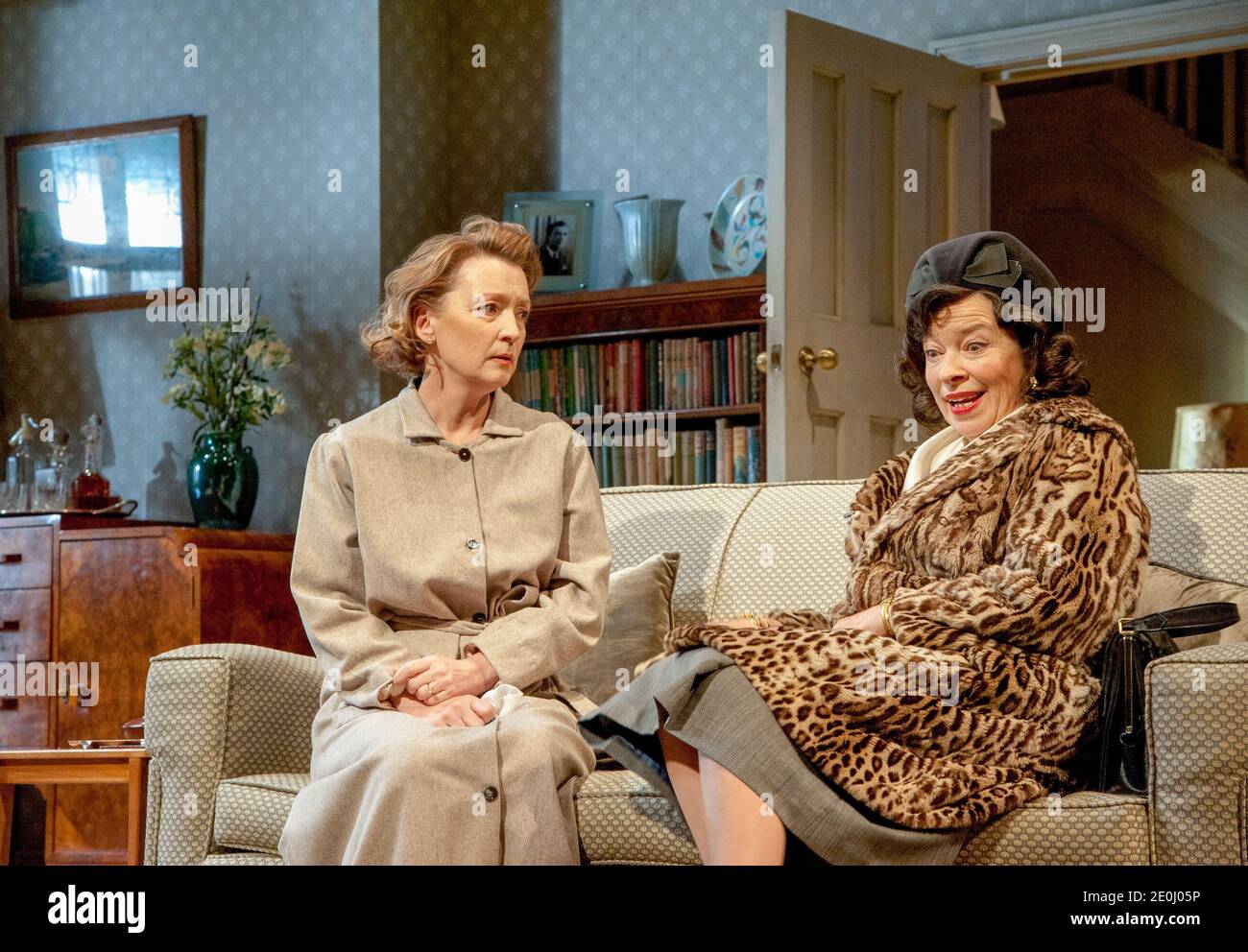 l-r: Lesley Manville (Dorothy), Marion Bailey (Gertrude) in GRIEF by Mike Leigh at the Cottesloe Theatre, National Theatre (NT), London SE1  21/09/2011   design: Alison Chitty   lighting: Paul Pyant   director: Mike Leigh Stock Photo