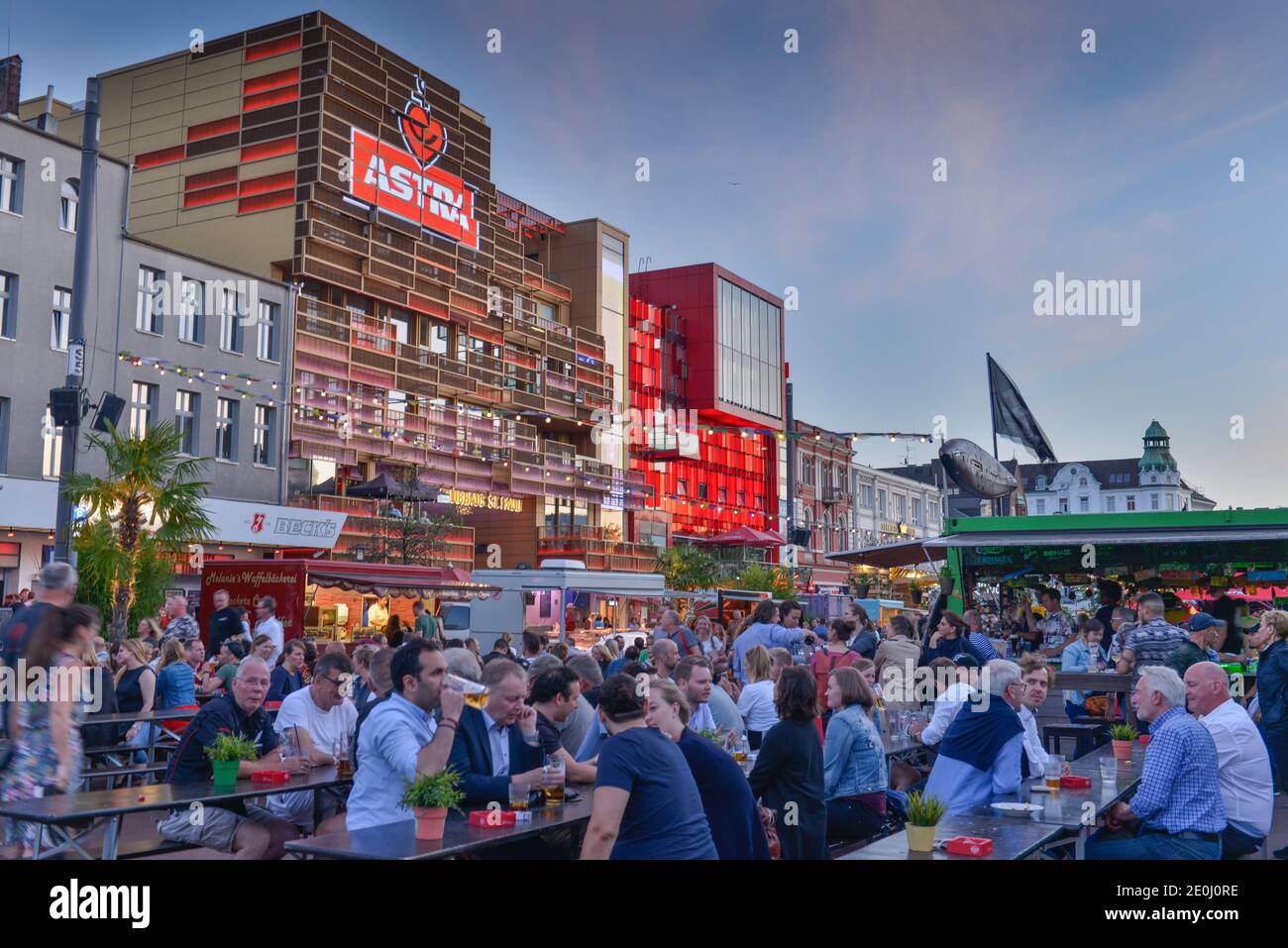 Spielbudenplatz, Reeperbahn, St. Pauli, Hamburg, Deutschland Stock Photo