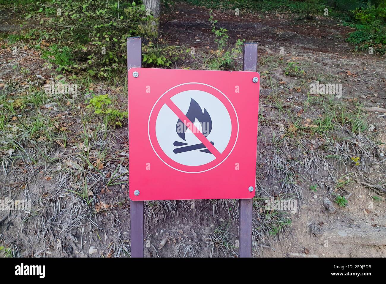 No campfire sign. Prohibition open flame warning Stock Photo Alamy
