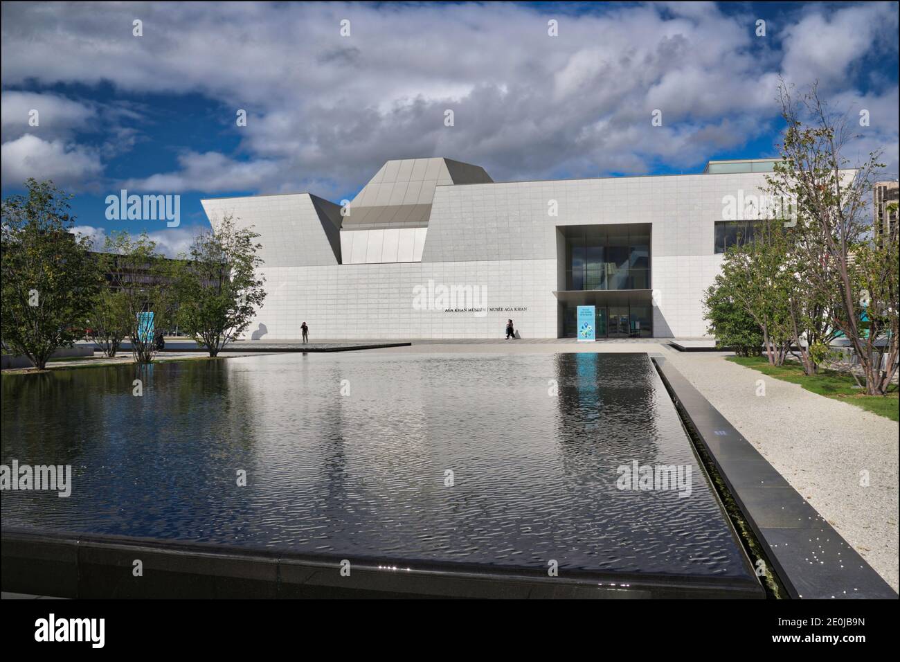 The exterior of the contemporary building with cloudy blue sky Stock Photo