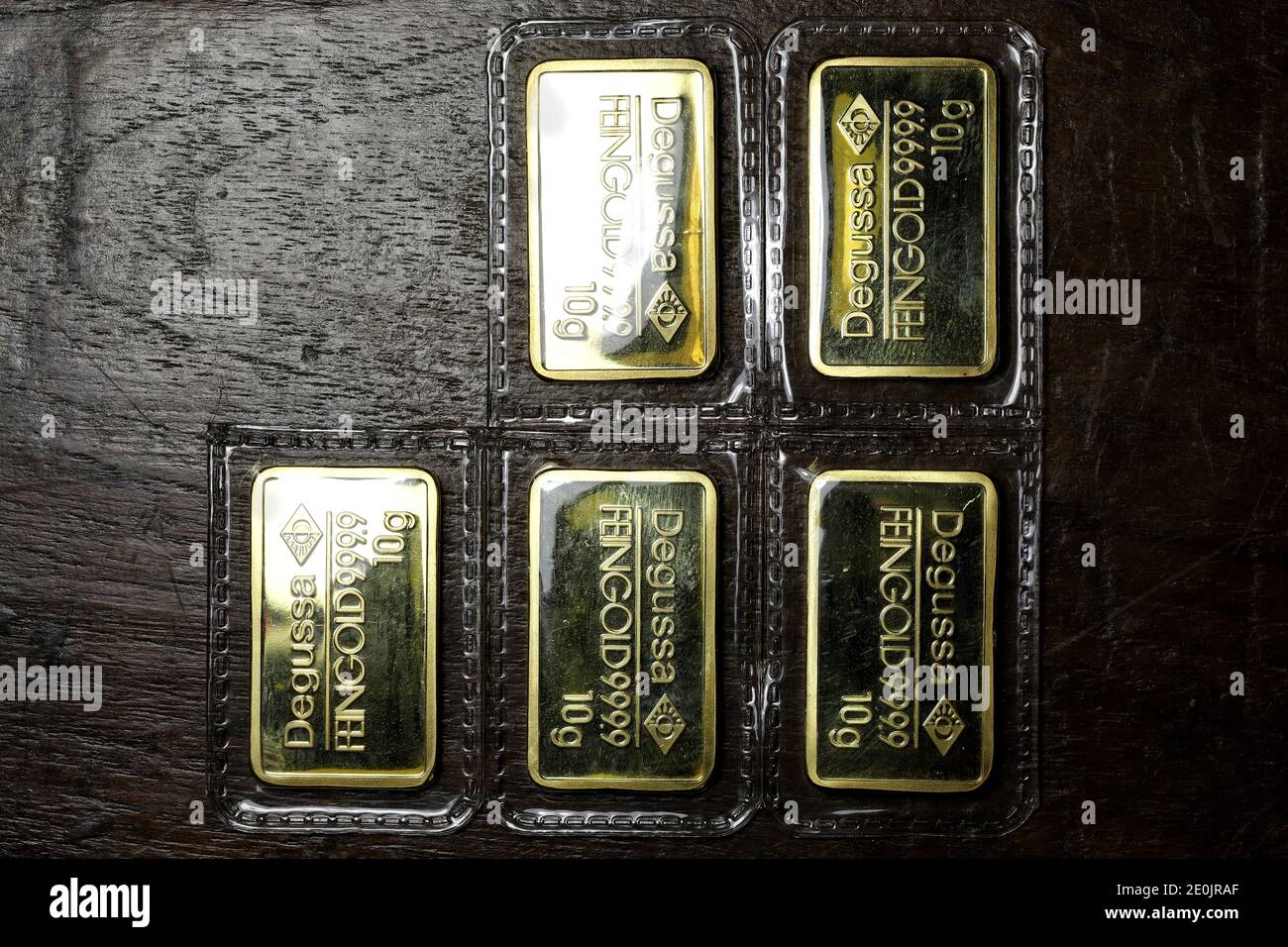 sealed 10 grams Degussa gold ingots on wooden background Stock Photo - Alamy