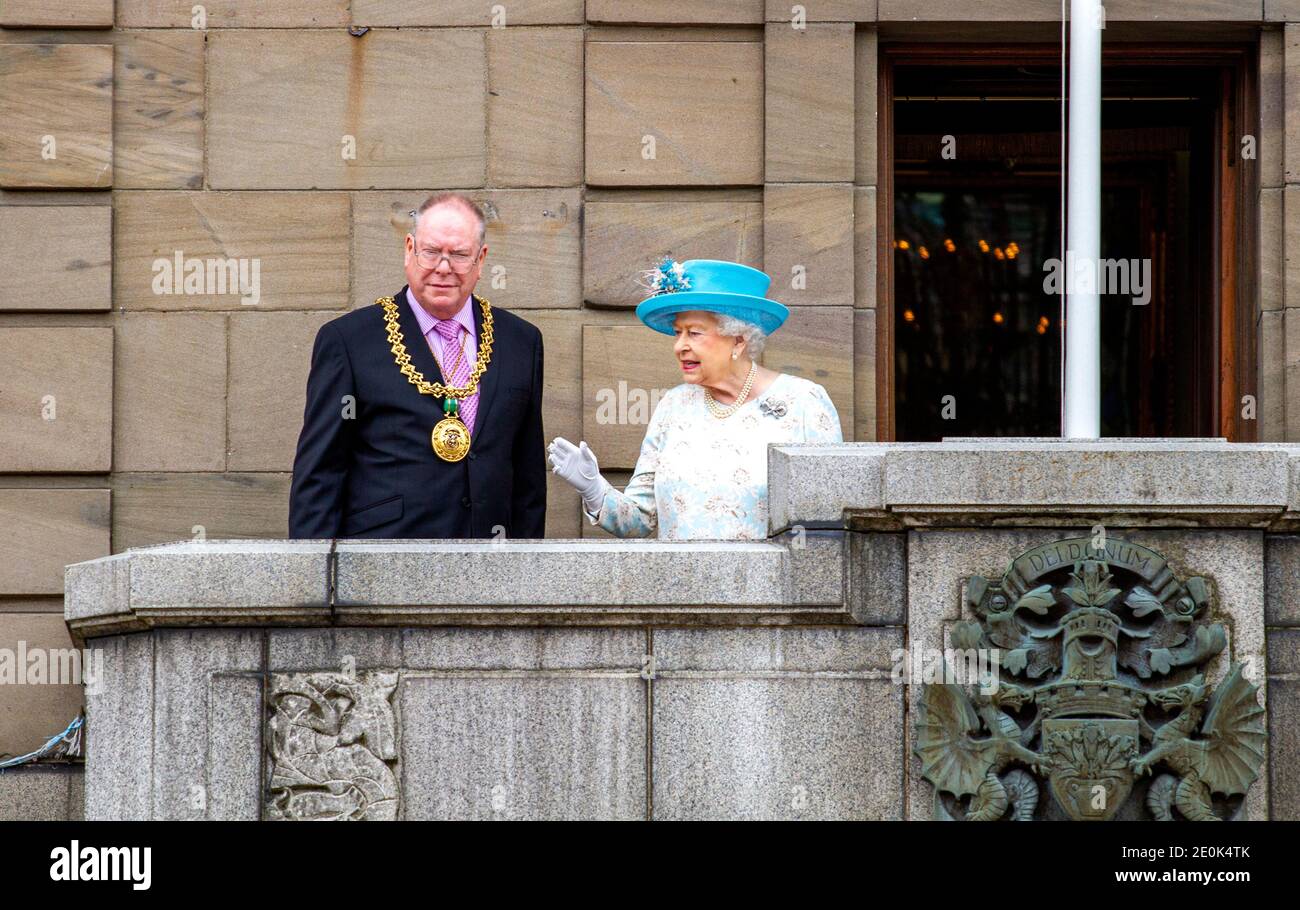 On the 6th July 2016 Her Majesty The Queen and His Royal Highness Prince Philip arrived at the City of Discovery during their Royal visit to Dundee in Scotland. They were both greeted by Lord Provost Bob Duncan and Lady Lord Provost Brenda Duncan at the Chambers of Commerce in the city centre Stock Photo
