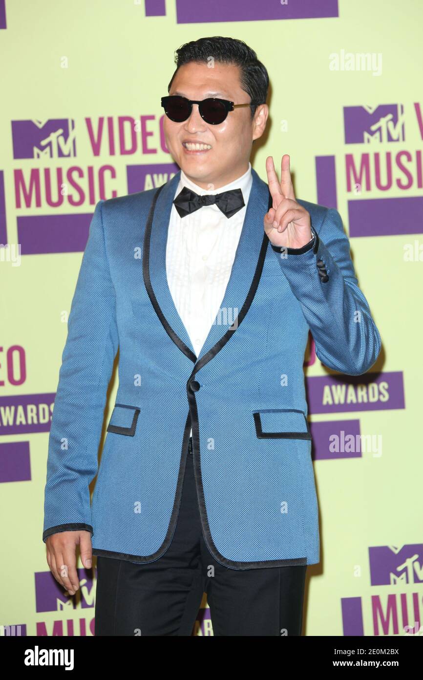 Psy posing at the press room during the 2012 'MTV Video Music Awards