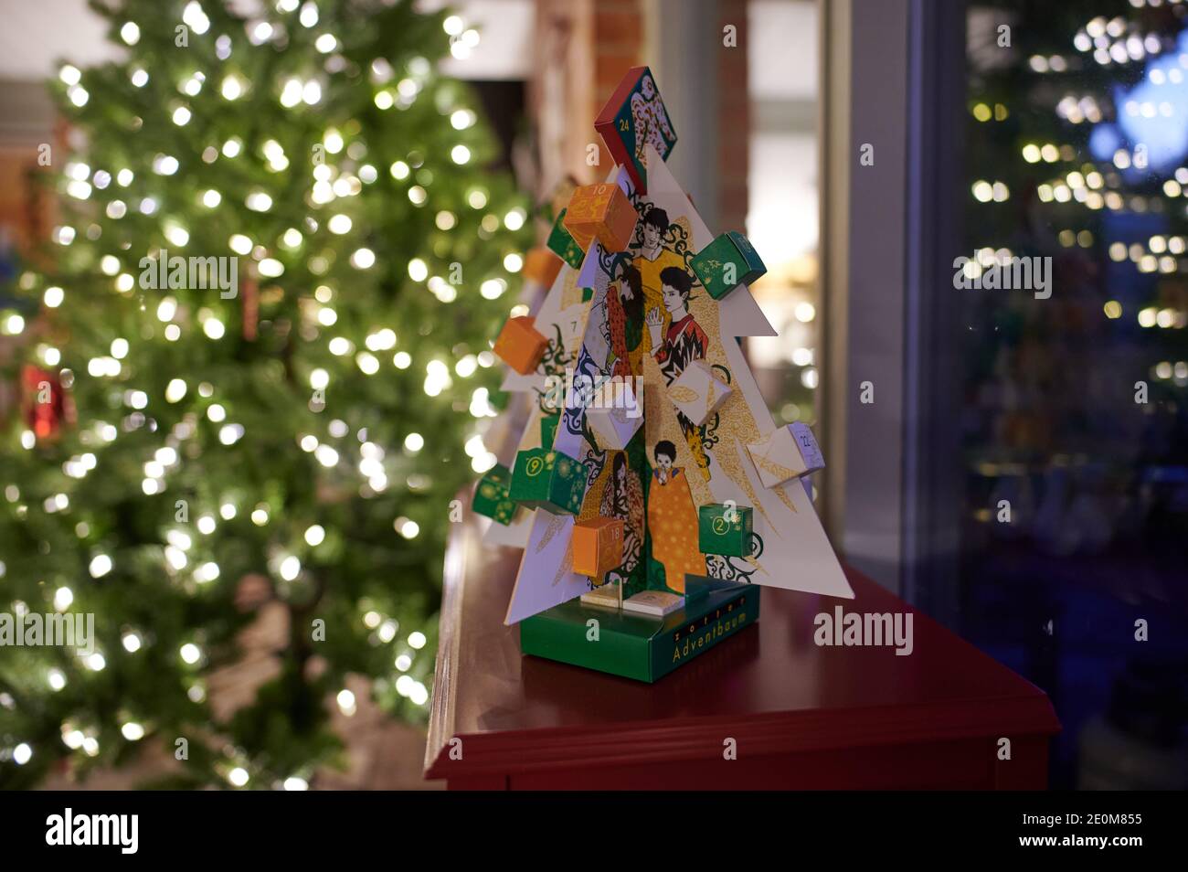 Stylish celebration of the festive season holidays in an Eichler home, San Francisco bay area CA Stock Photo