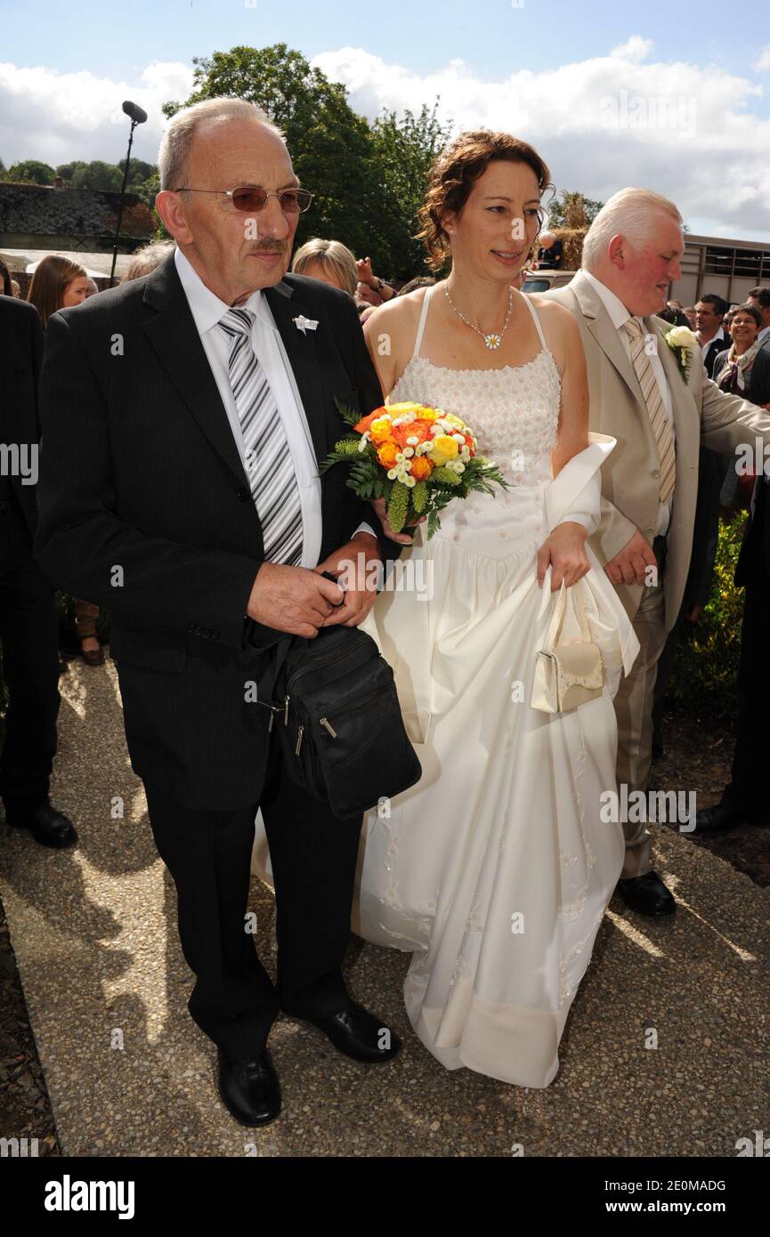 Lamour Est Dans Le Pre High Resolution Stock Photography And Images Alamy