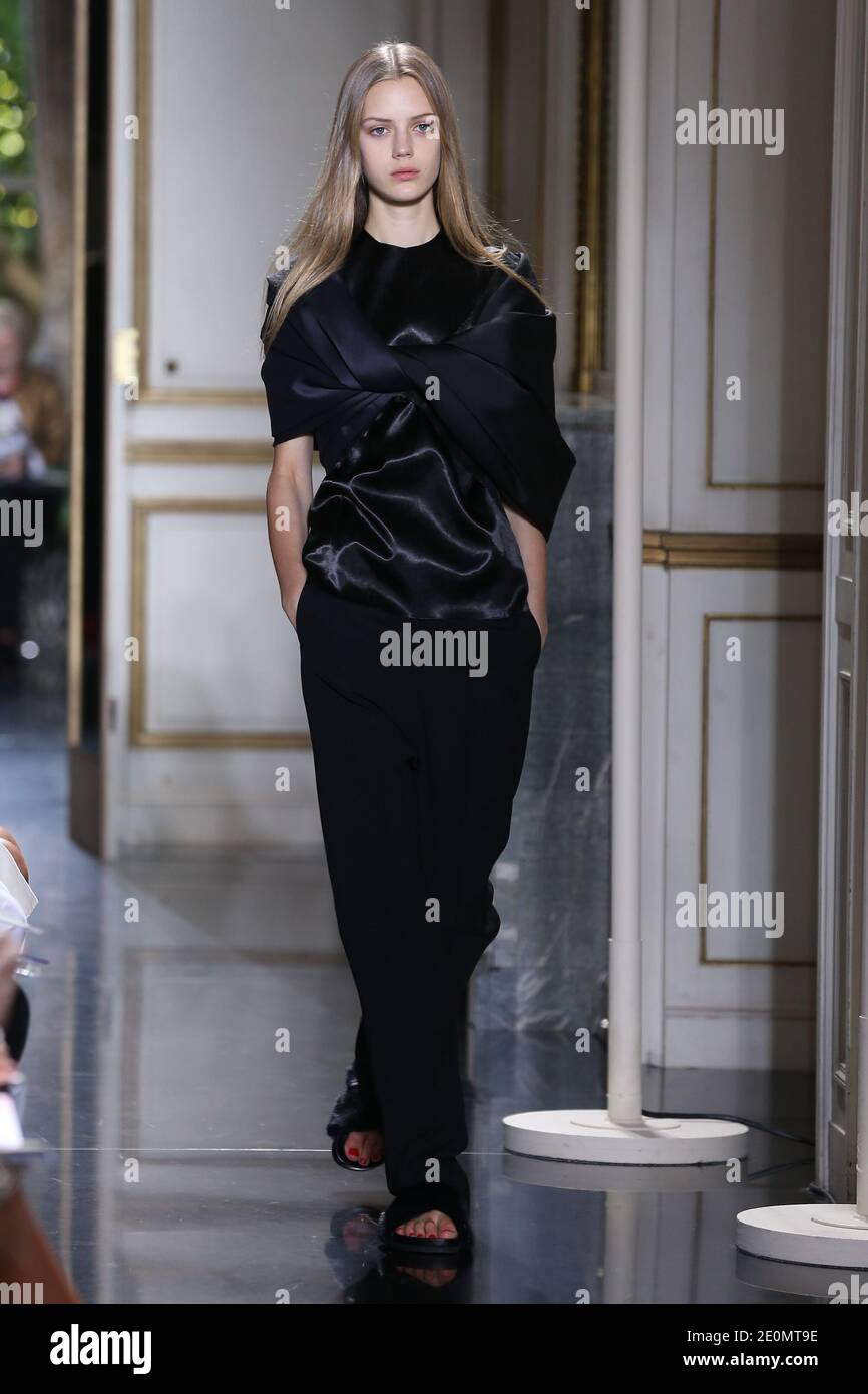 A model displays a creation by British designer Phoebe Philo for Celine  Spring-Summer 2013 Ready-To-Wear collection show in Paris, France, on  September 30, 2012. Photo by Frederic Nebinger/ABACAPRESS.COM Stock Photo -  Alamy