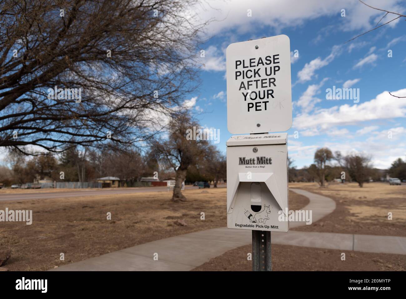 A sign above a box of Mutt Mitts reads, “Please pick up after your pet,” in  a public park in Patagonia, Arizona Stock Photo - Alamy
