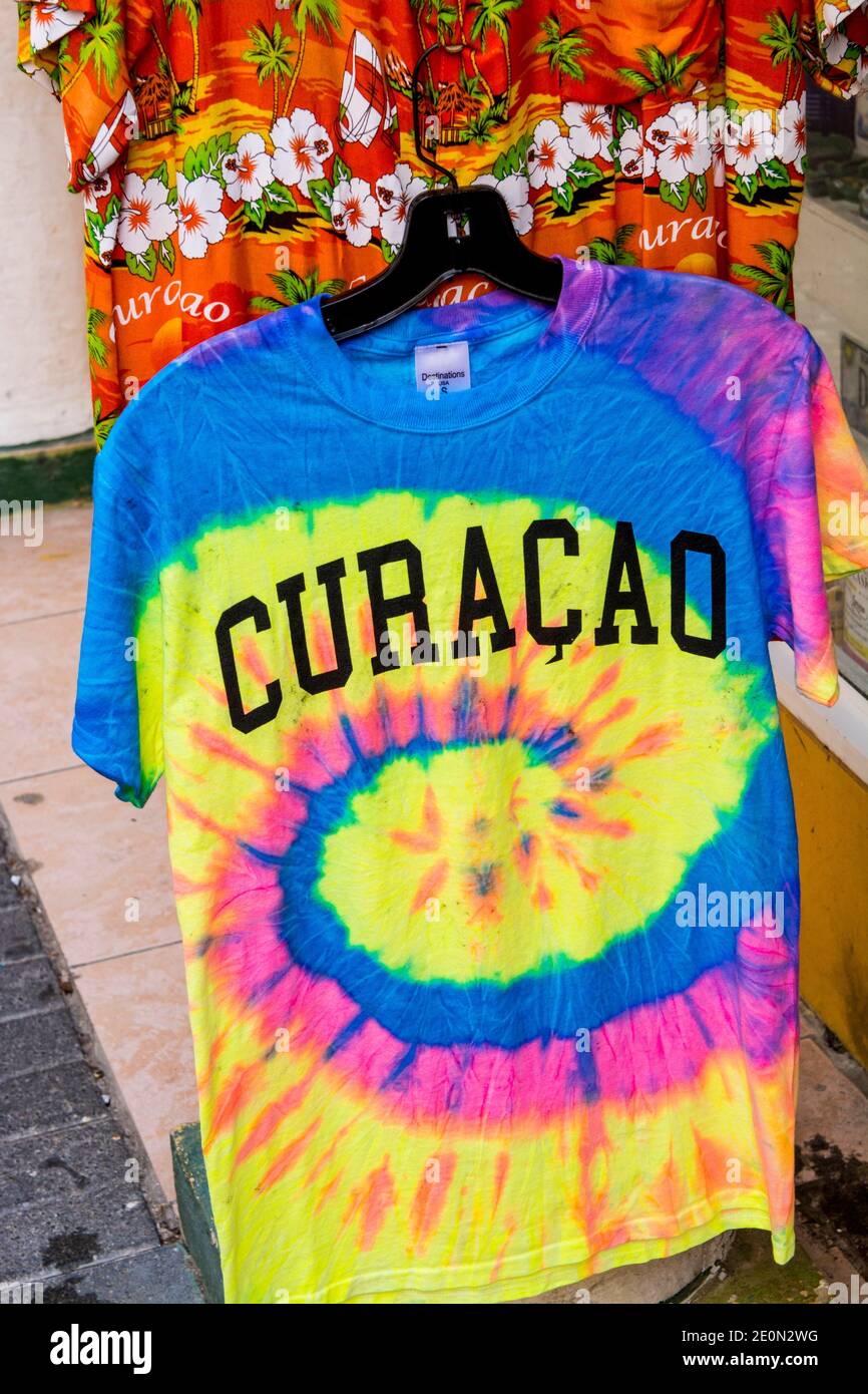 tung kaskade springe Souvenir shirts in the local market, Willemstad, Curacao Stock Photo - Alamy