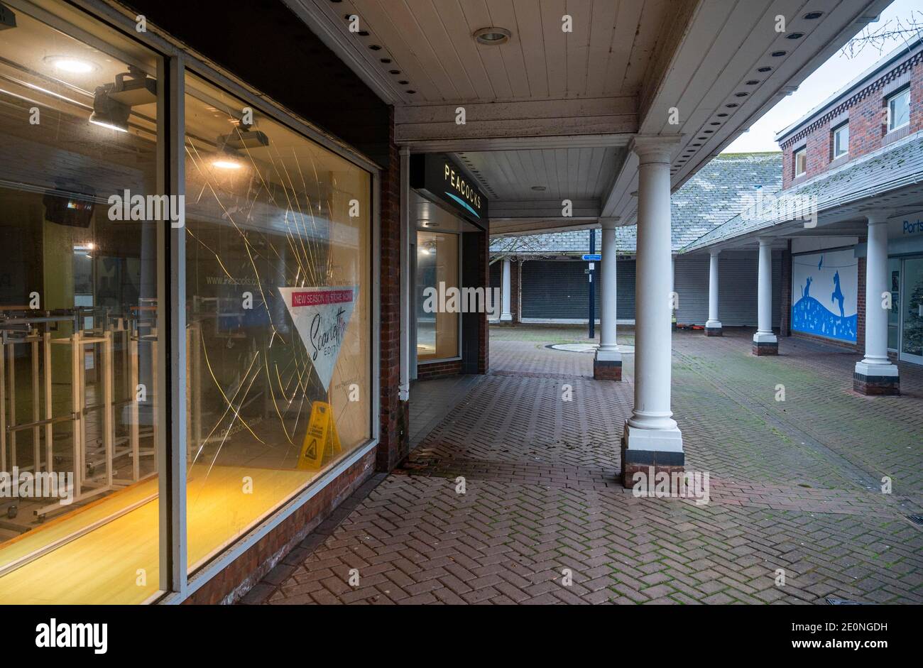 Newhaven East Sussex UK - Closed down shops and businesses including Peacocks store in Newhaven Square Stock Photo