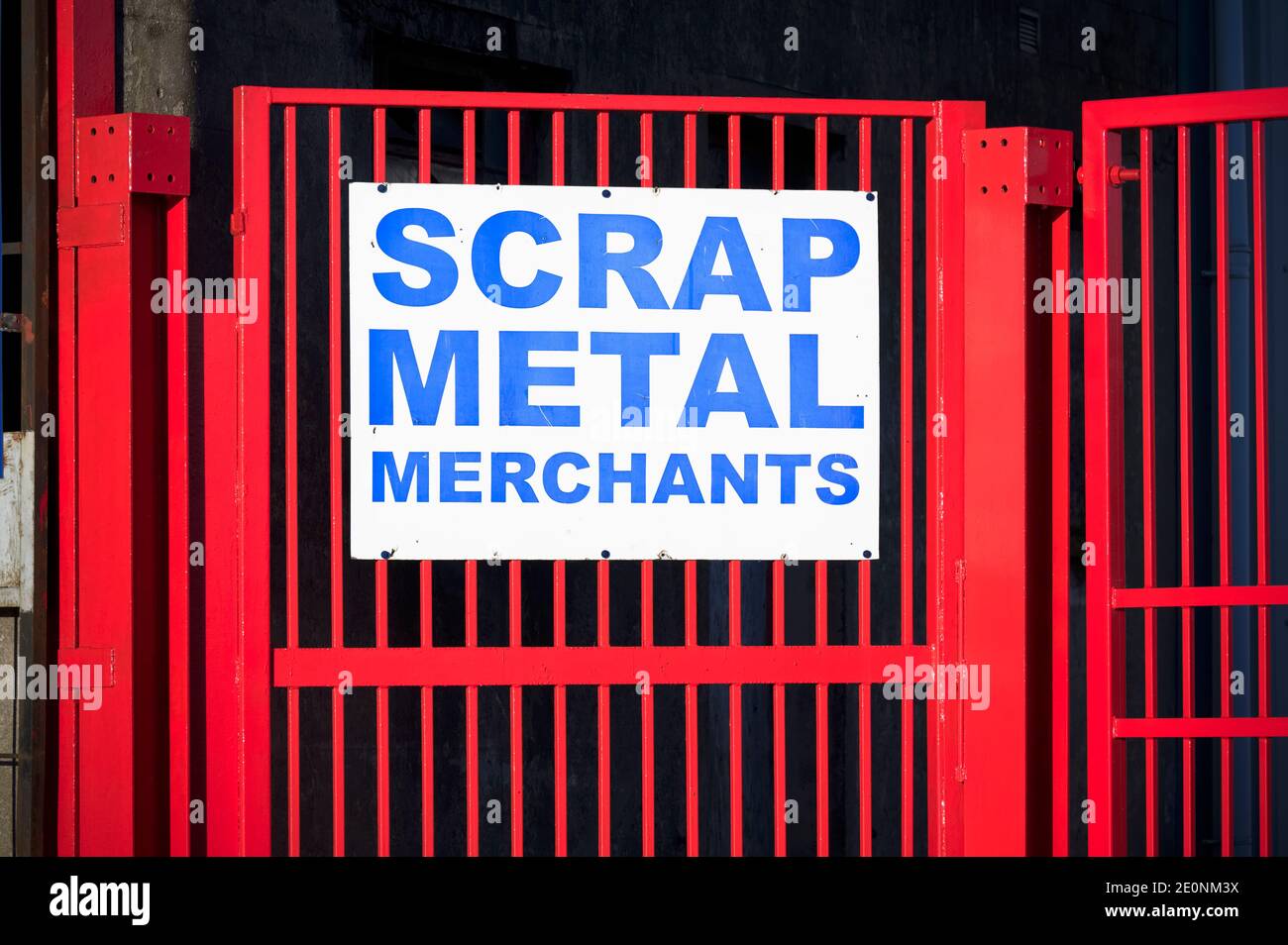 Scrap metal yard sign hi-res stock photography and images - Alamy