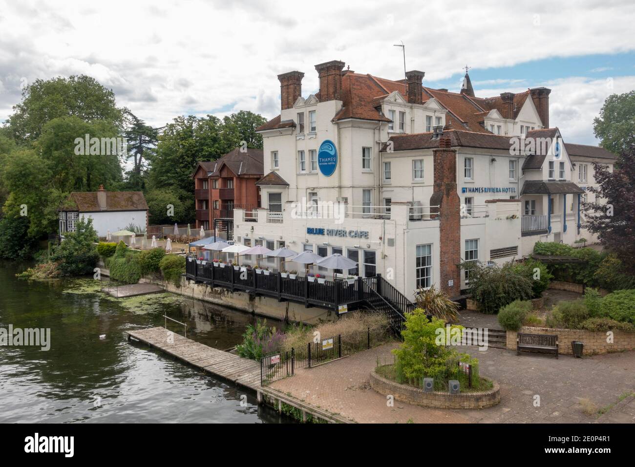 The Blue River Cafe beside the River Thames in Maidenhead, Berkshire, UK. Stock Photo