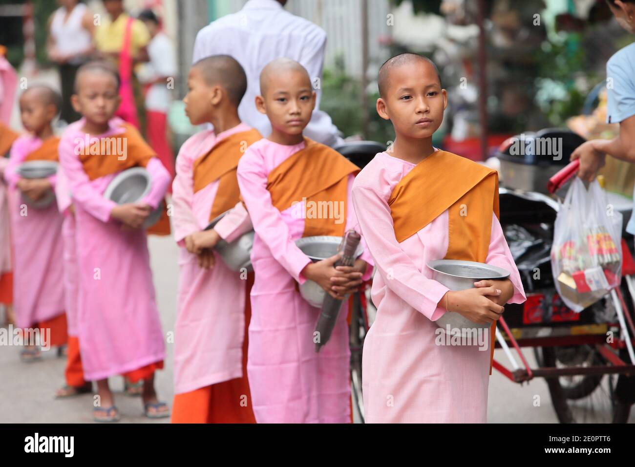 Girl monks hi-res stock photography and images - Alamy