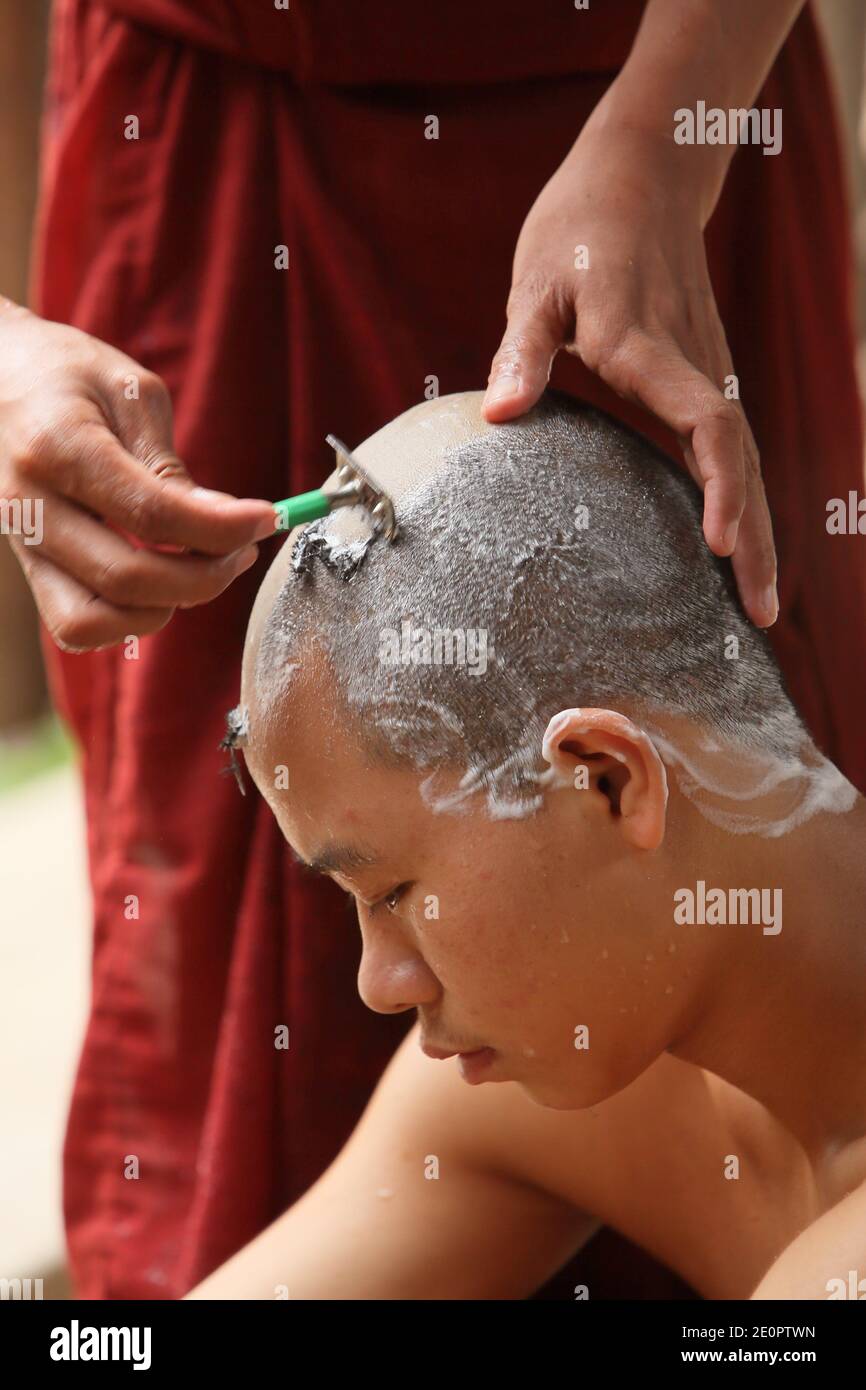 Buddhist monk shaving head hires stock photography and images Alamy