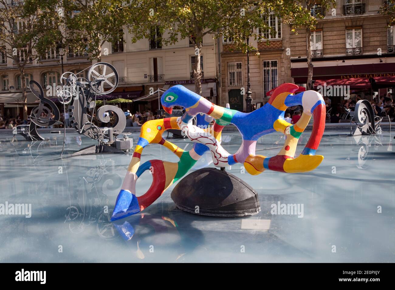 View of the Fontaine Stravinsky near Centre Georges Pompidou. The fontain  was designed by Jean Tinguely and Niki de Saint-Phalle Stock Photo - Alamy