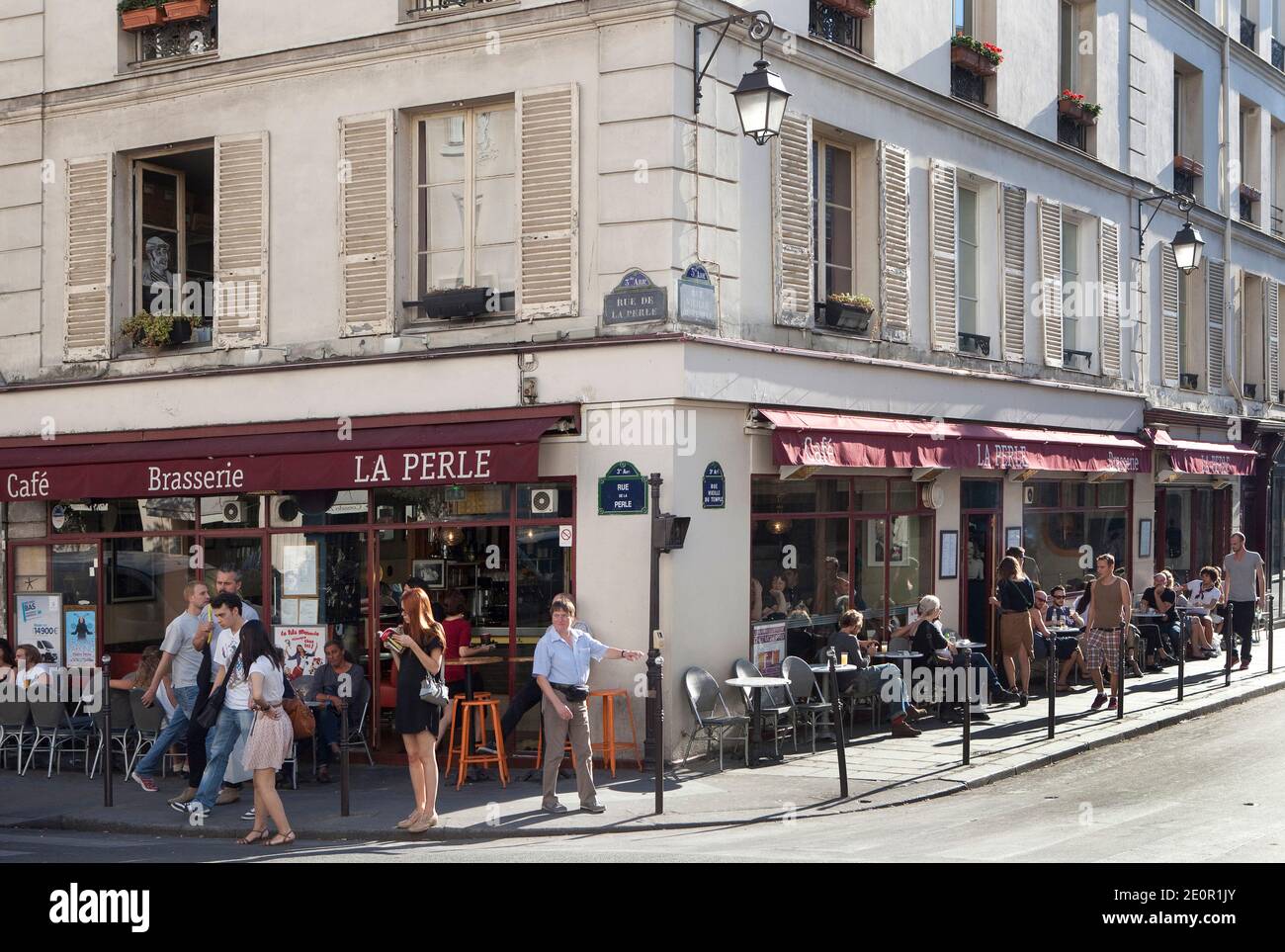 Cafe La Perle (78 Rue Vieille du Temple, 75003 Paris) Le Marais. Stock Photo