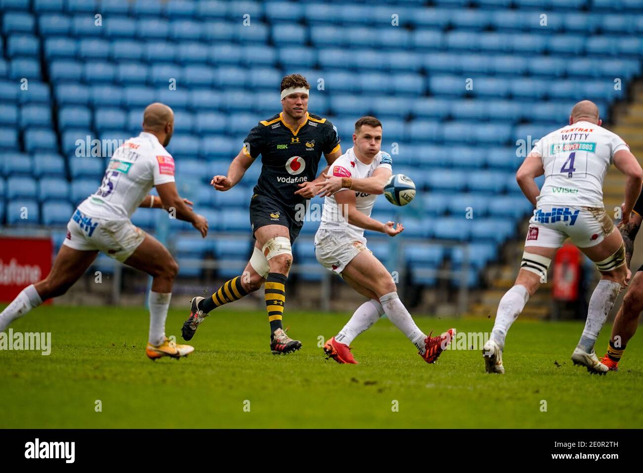 2nd January 2021; Ricoh Arena, Coventry, West Midlands, England; English Premiership Rugby, Wasps versus Exeter Chiefs; Joe Simmonds MBE of Exeter Chiefs throws a pass to Tom OFlaherty Stock Photo