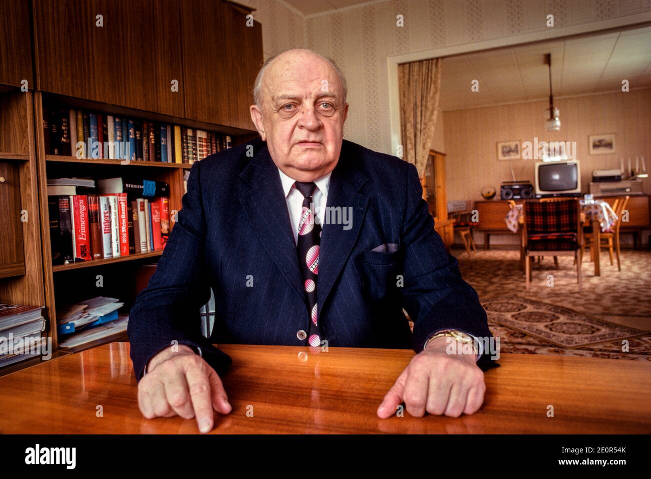 Heinz Linge Hitler's chief valet who helped burn Hitler and Eva Braun's bodies From a series of portraits for the Sunday Times Magazine to illustrate extracts from The Berlin Bunker by James P O'Donnell Stock Photo