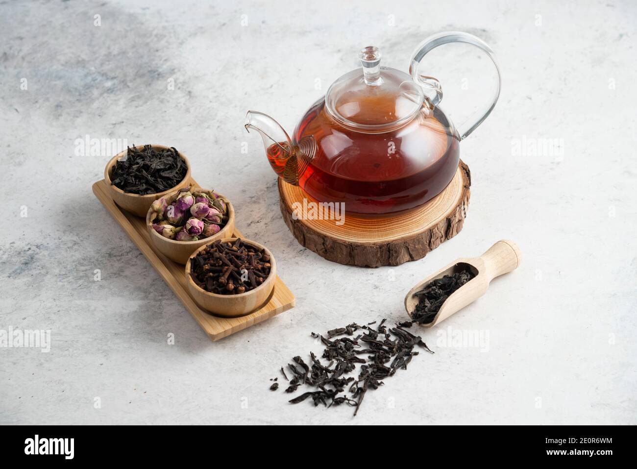 чай. чай с имбирем. гвоздики можно чаем пить. чай черный. чай с гвоздикой.