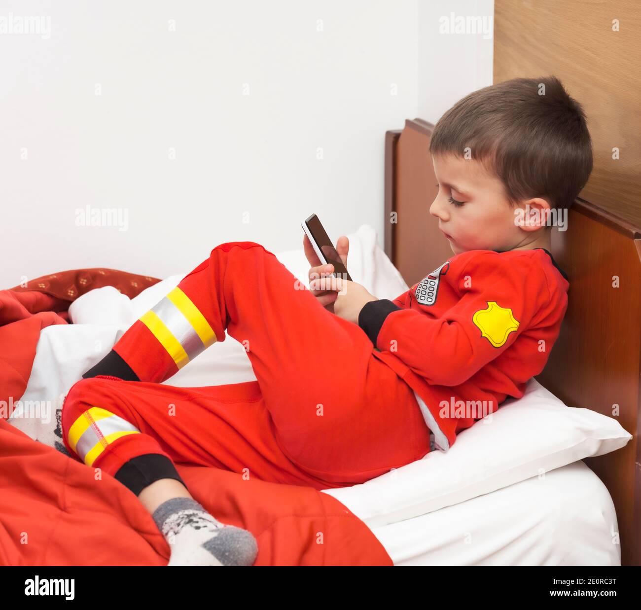 Under covers bed asleep hires stock photography and images Alamy