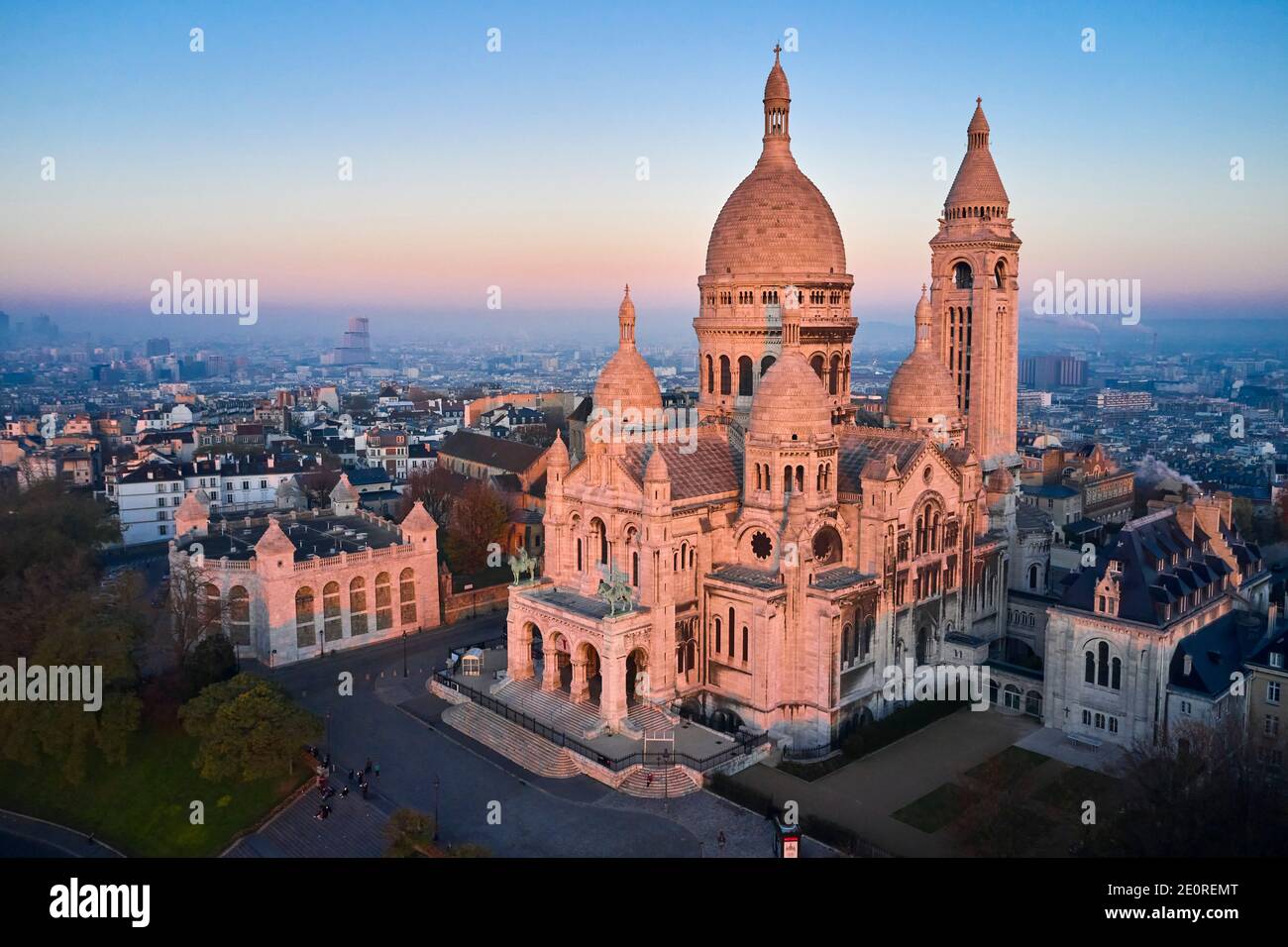 France, Paris (75), the basilica of the Sacre Coeur on the hill of Montmartre Stock Photo