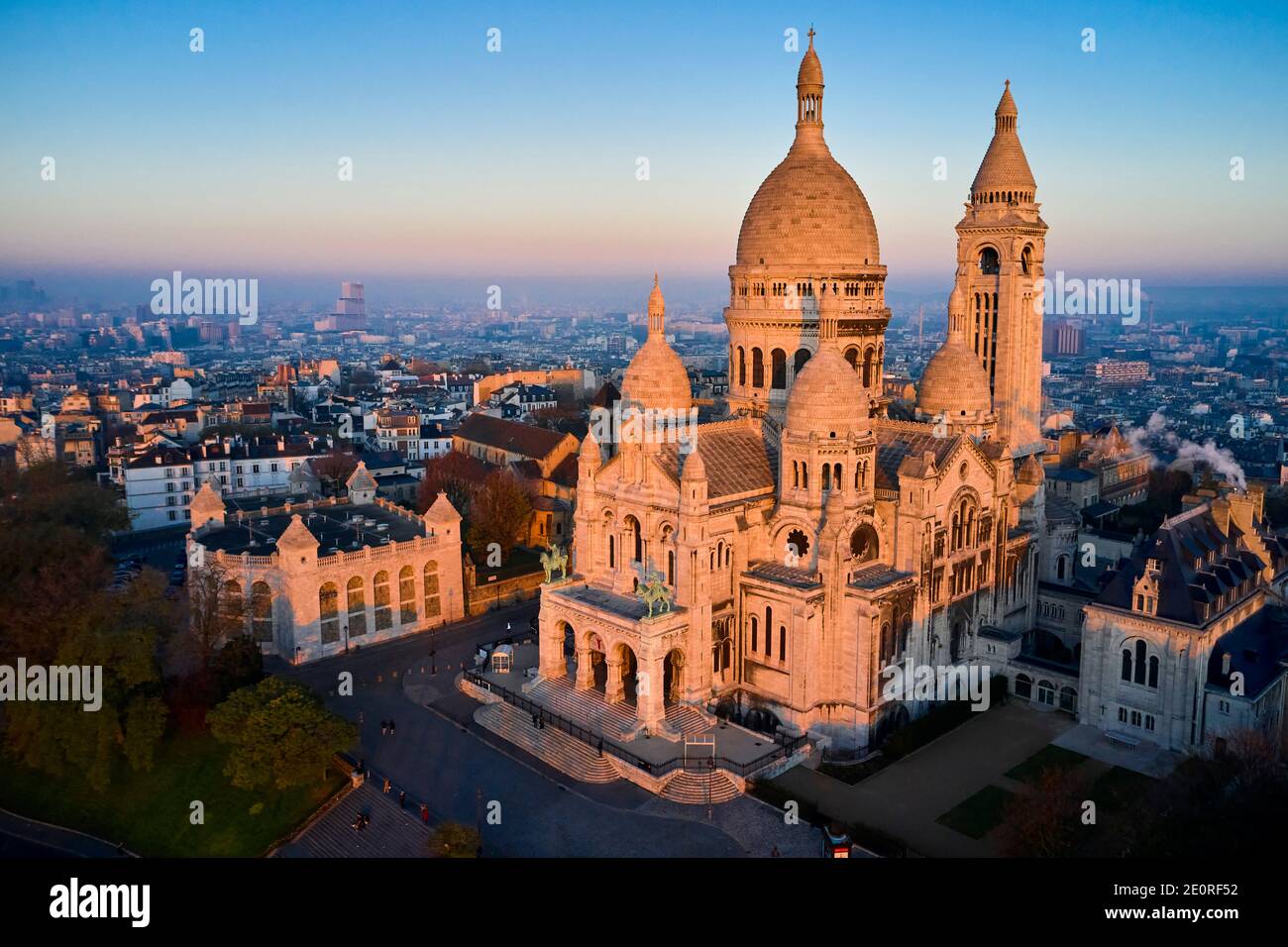 France, Paris (75), the basilica of the Sacre Coeur on the hill of Montmartre Stock Photo