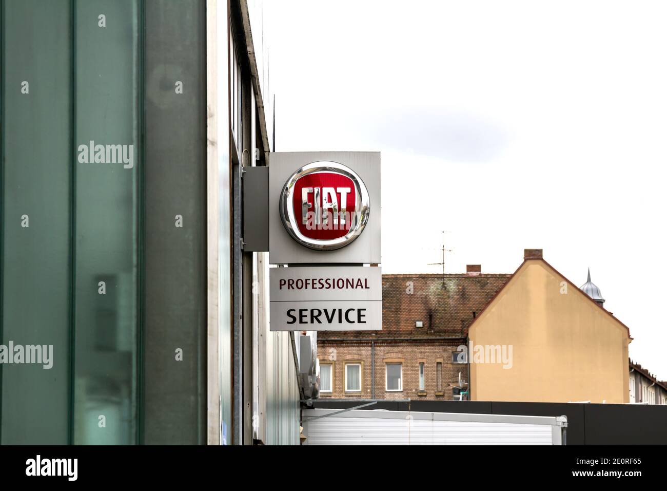 Fiat logo hi-res stock photography and images - Alamy