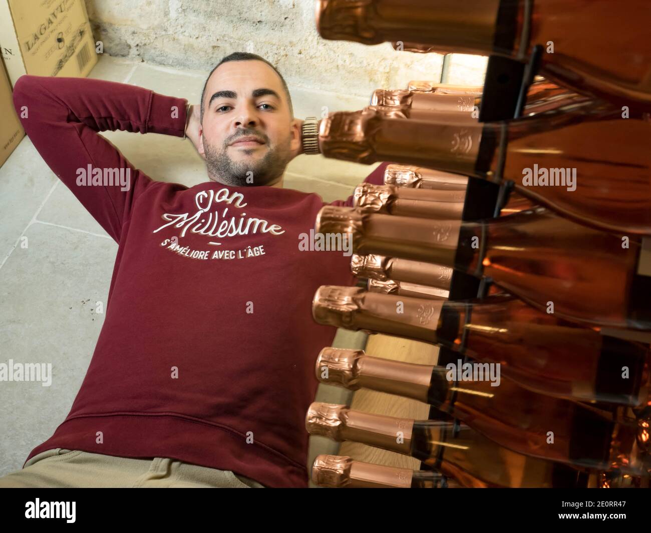 Alexis Zaouk, the Best Young Cavist in France 2020. Every two years, the magazine ‘Terre de Vins’ organizes Cavist competition. This year a special distinction for a young person in the trade. Alex Zouk, former sommelier at Alain Ducasse, received this distinction. His cave in Nanterre gives him the opportunity to taste new French and foreign producers. Outside of confinement, wine lessons are offered by this young man of barely thirty. Trophee Lalique for the best young Cavist 2020. Nanterre, France, on December 30, 2020. Photo by Nicolas Roses/ABACAPRESS.COM Stock Photo