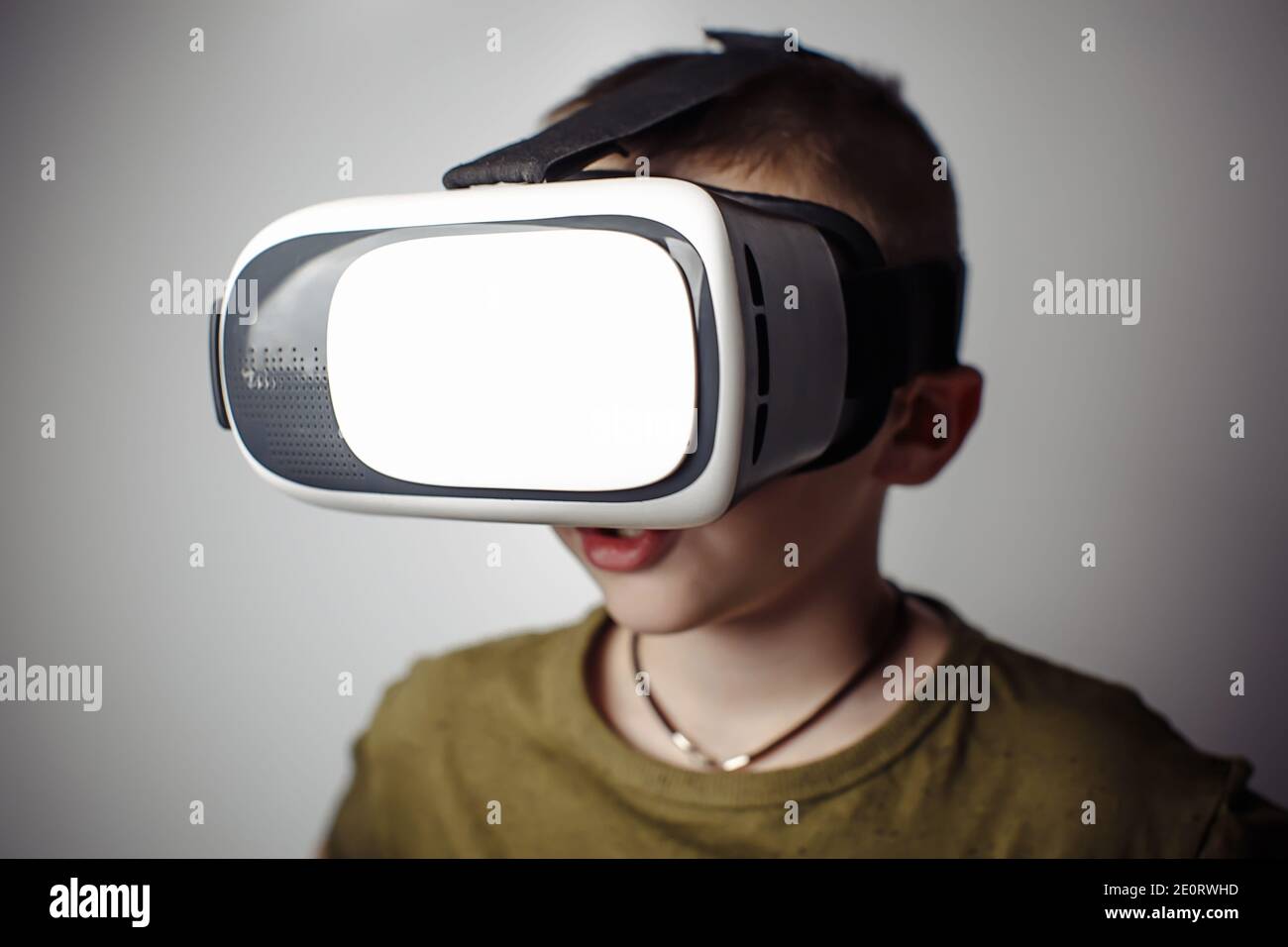 Vr box hi-res stock photography and images - Alamy