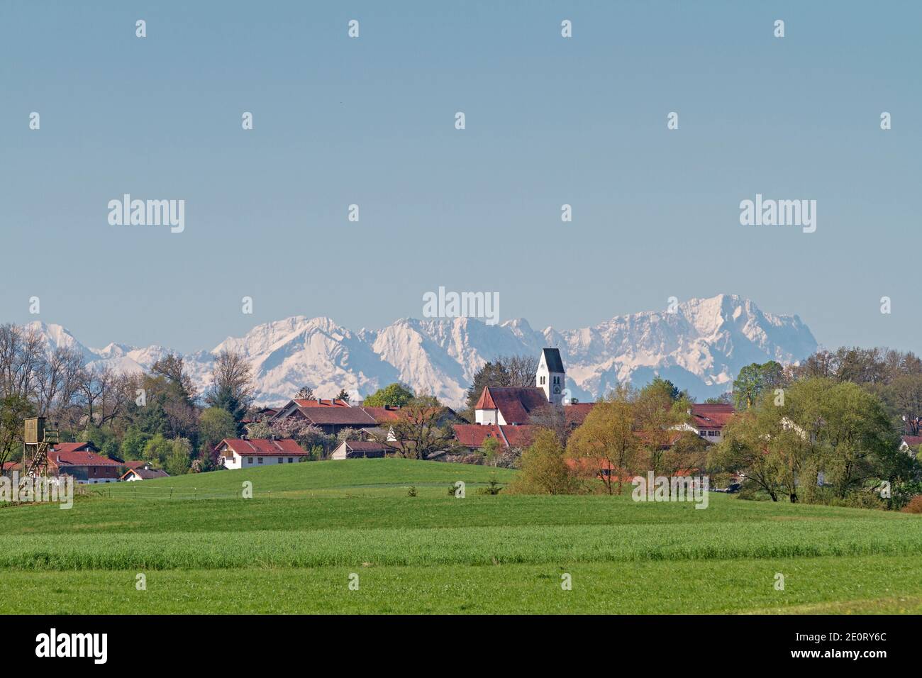 Ergetshausen, An Idyllic Little Village In The Foothills Of The Alps - In The Background The Wetterstein Mountains With The Zugspitze Stock Photo