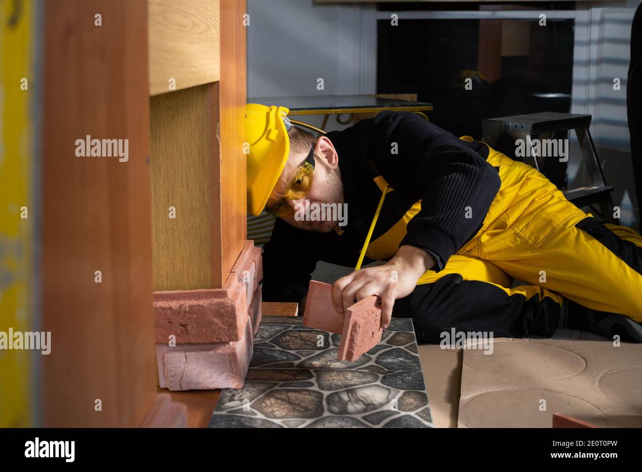 The builder checks if more or less the next element of the decorative