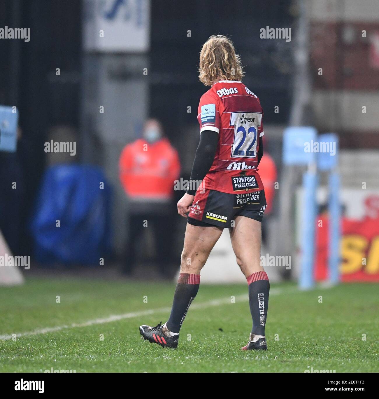 Kingsholm Stadium, Gloucester, Gloucestershire, UK. 2nd Jan, 2021. English Premiership Rugby, Gloucester versus Sale Sharks; Billy Twelvetrees of Gloucester receives a yellow card forstarting a fight by pushing a waterboy Credit: Action Plus Sports/Alamy Live News Stock Photo